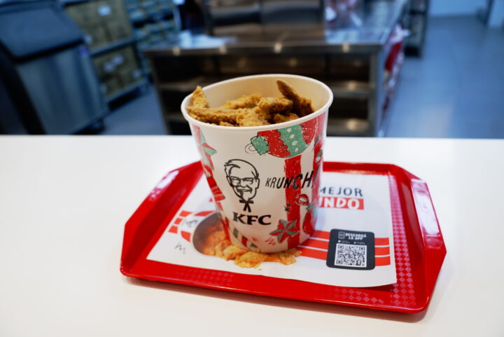 KFC cierra el año con anuncios y la presentación del Bucket Navideño 