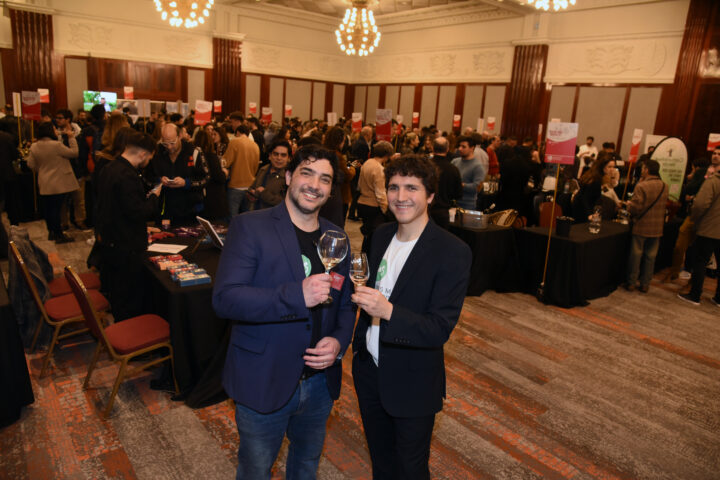 VIOS: la historia de dos amigos emprendedores detrás de la feria de vinos orgánicos más importante del país