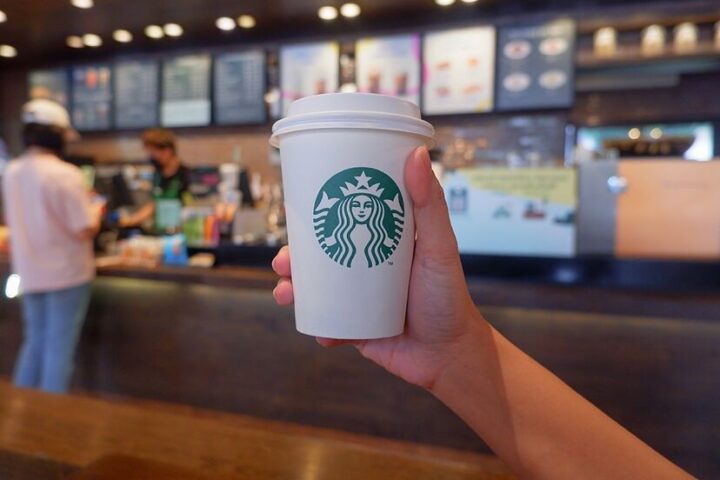 Starbucks Argentina celebra el Día Internacional del Café 2025 con exclusivos vasos de regalo