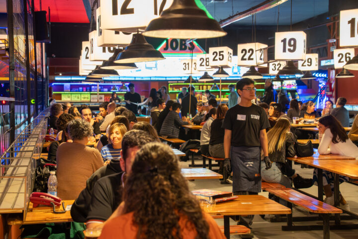 Jobs abre nuevo local: Vuelve el fono bar a Buenos Aires