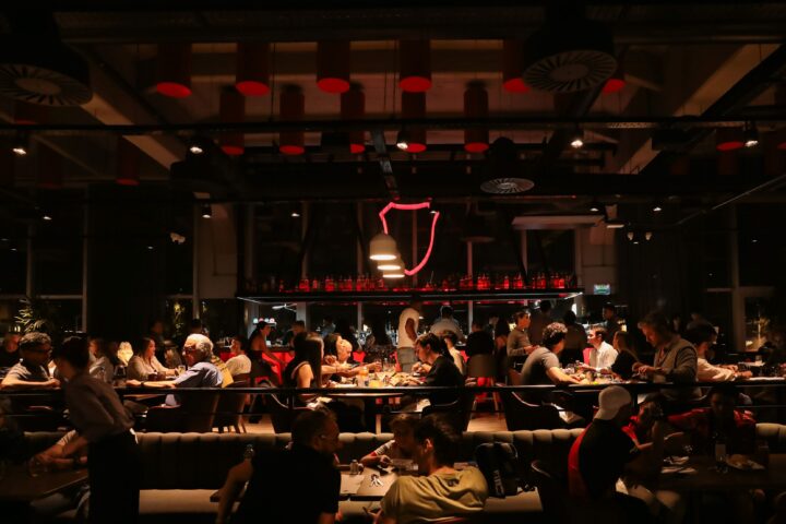 El restaurante en una tribuna que se volvió una visita obligada en Buenos Aires