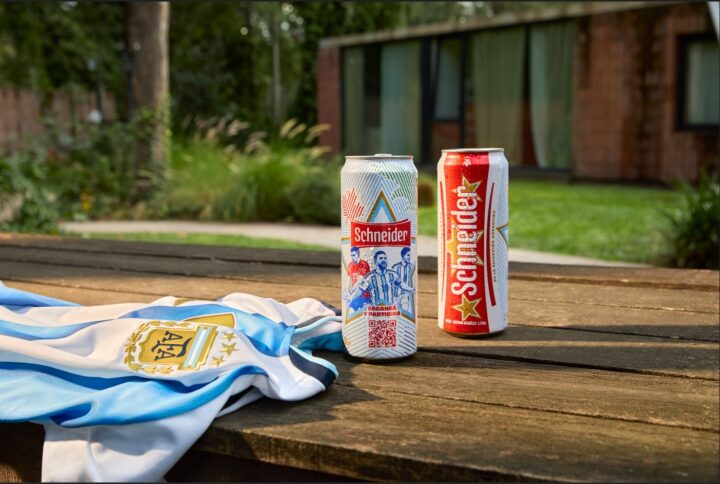 Con Schneider podes viajar al mundial y refrescar la sed de Argentina