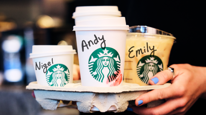 Starbucks presenta una nueva colección de bebidas inspirada en los personajes de “El Diablo Viste a la Moda 2”