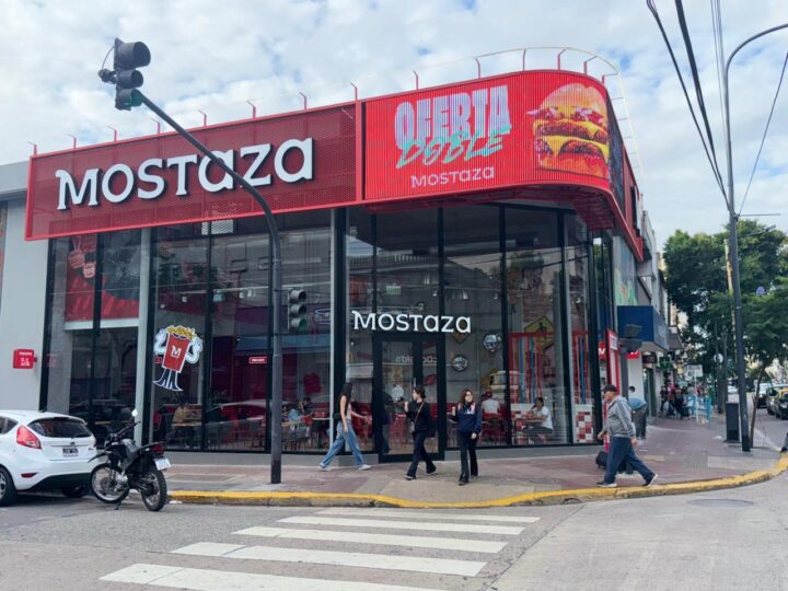 Mostaza inaugura el local 217 en Flores y sigue expandiéndose a nivel nacional