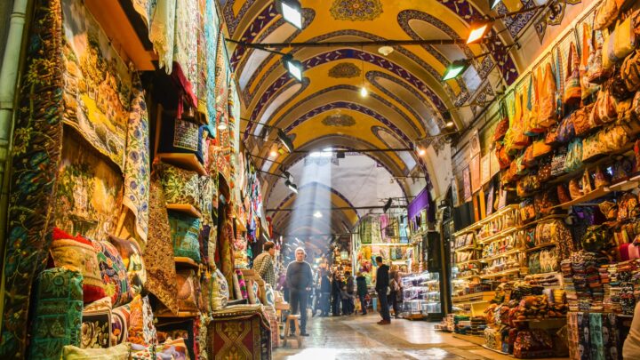 Los bazares históricos de Estambul: un viaje al corazón de la tradición