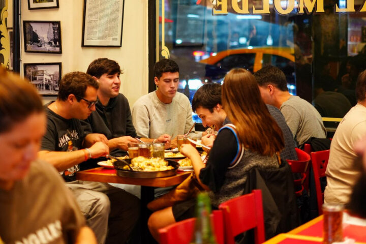 Un clásico de Palermo se renueva: Kentucky amplía su local de Serrano con más espacio, terraza y una nueva barra
