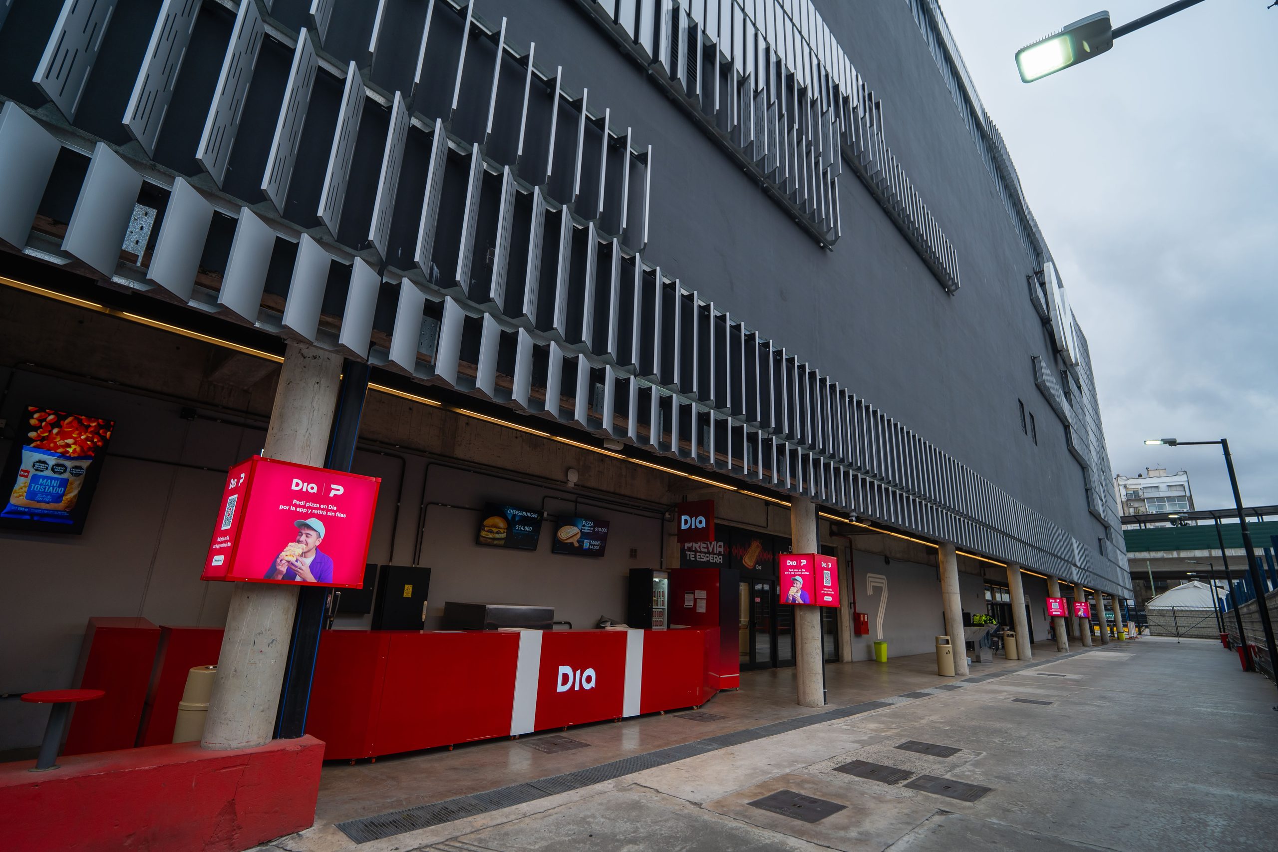 Dia y PedidosYa revolucionan la previa en el Movistar Arena: pedí tu pizza desde el celular y retirala sin espera