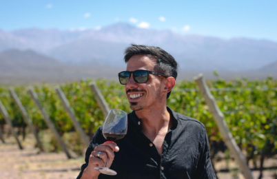 El Psicoanalista Wines celebra el Día de la Madre con una sesión de terapia con su creador